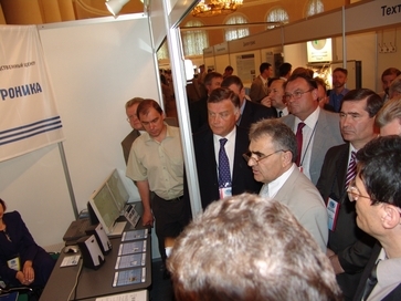 Фото с выставки в 2004 году